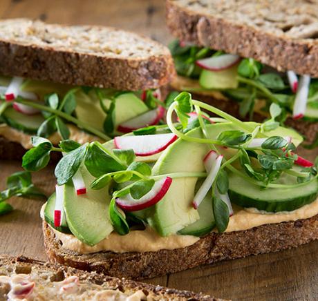 Brotzeit im Café essen